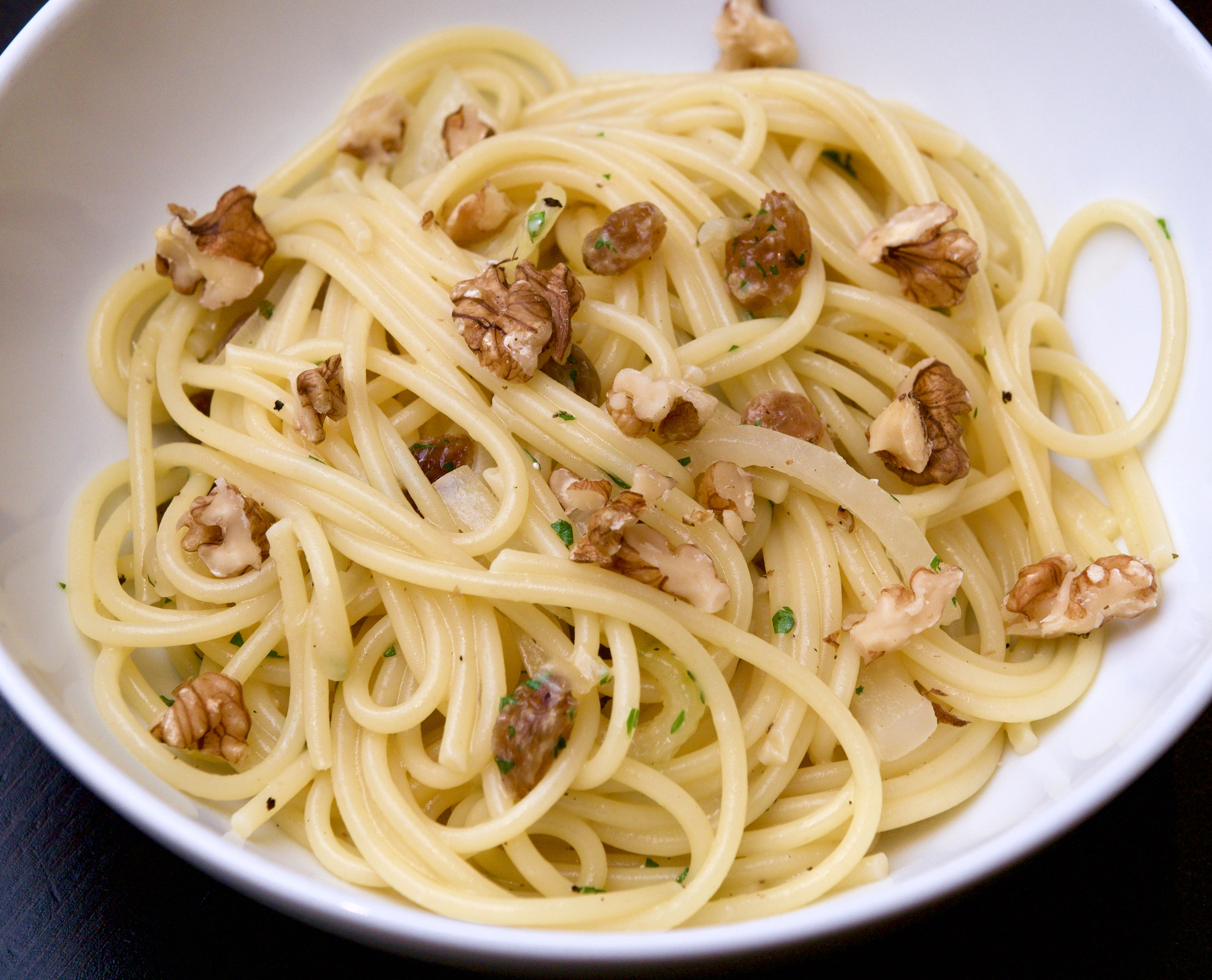 Spaghetti with walnuts, raisins &amp; parsley